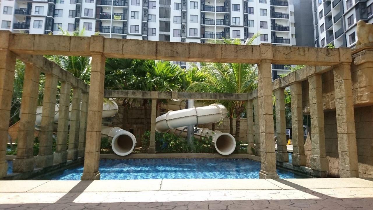 Cozy Swiss Garden Beach Resort Residence Kampung Sungai Karang Exterior foto