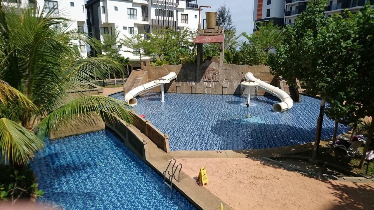 Cozy Swiss Garden Beach Resort Residence Kampung Sungai Karang Exterior foto